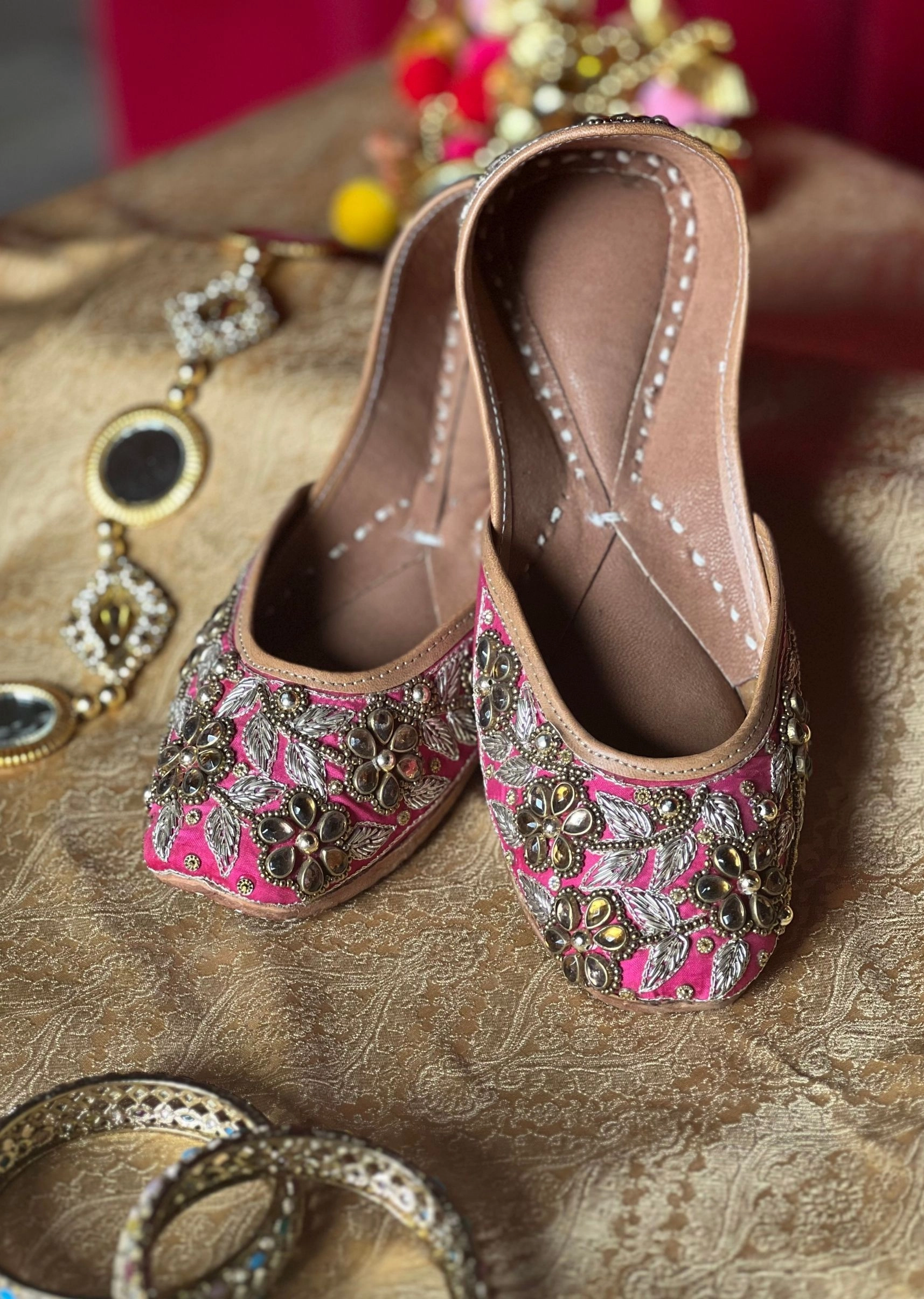 Pink jutti with golden tilla and stone work